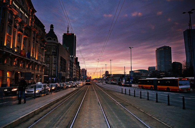 Deloitte: Korki kosztują miliardy. Rozwiązanie? Więcej aut