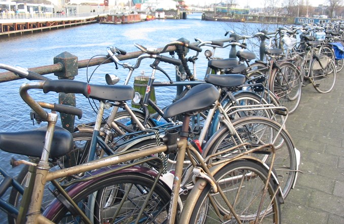 W Amsterdamie brakuje miejsca na rowery. Zbudują podwodny parking