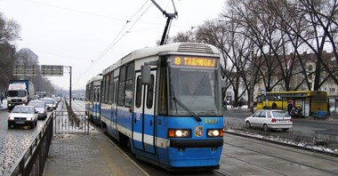 Wrocławski ITS nie wpuszcza pasażerów do tramwaju