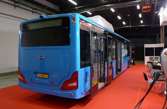 Autobusy elektryczne: wymiana baterii zbyt droga względem oszczędności?