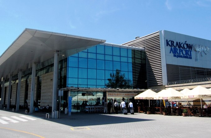 Autobusy do lotniska w podkrakowskich Balicach przepełnione