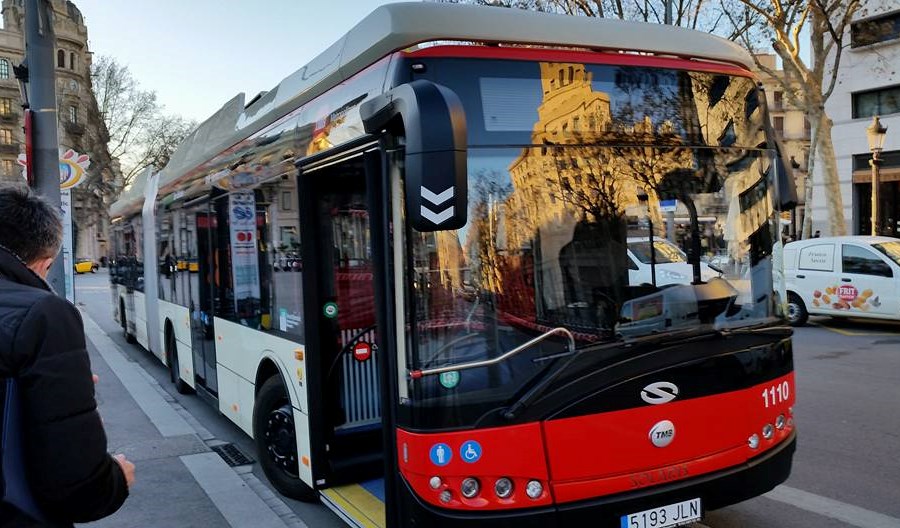 Barcelona kupuje 29 elektrobusów. Jeżdżą tam solarisy Barcelona kupuje 29 elektrobusów. Jeżdżą tam solarisy