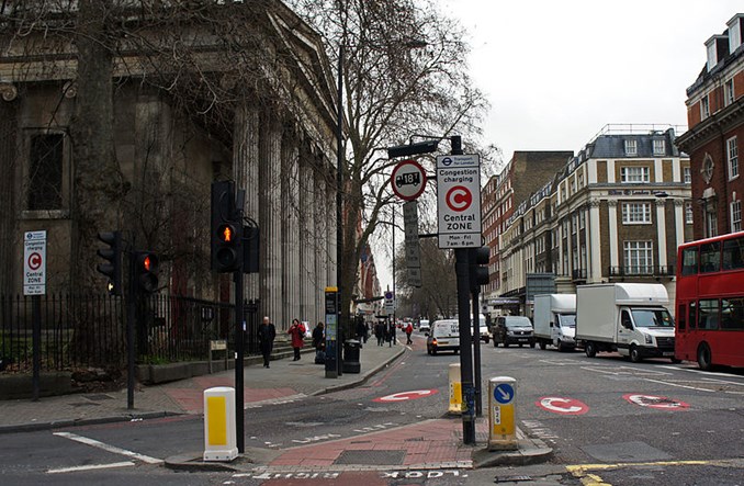 Londyn podnosi opłatę za wjazd do CCZ