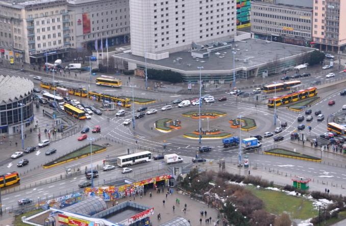 Warszawski system zarządzania ruchem będzie większy. Pomoże także tramwajom i autobusom