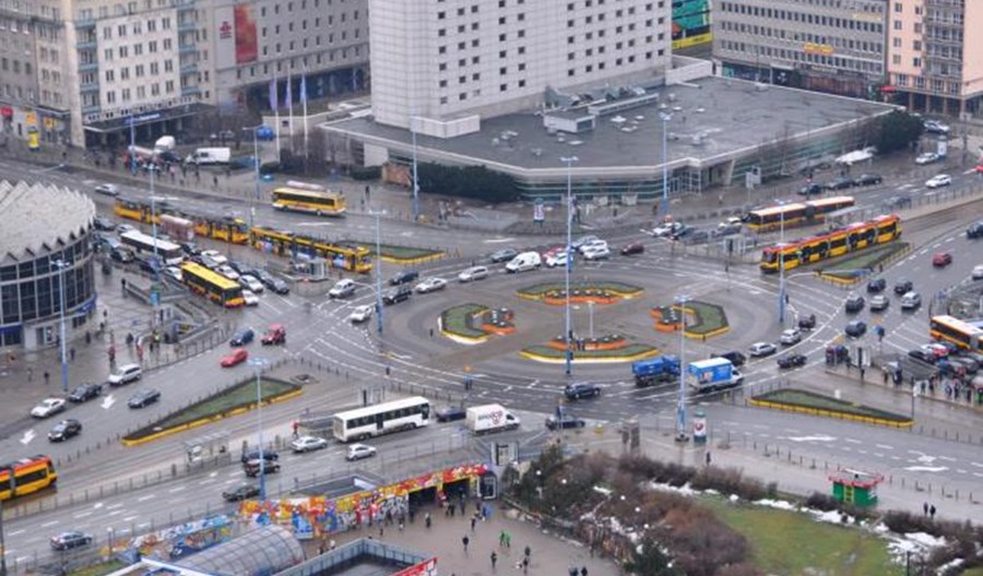 Warszawski system zarządzania ruchem będzie większy. Pomoże także tramwajom i autobusom Warszawski system zarządzania ruchem będzie większy. Pomoże także tramwajom i autobusom