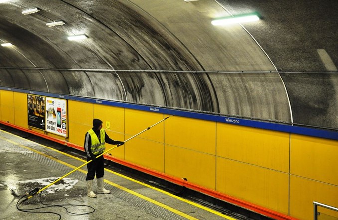 Metro zbiera kurz. Czyszczenie nie jest łatwym procesem