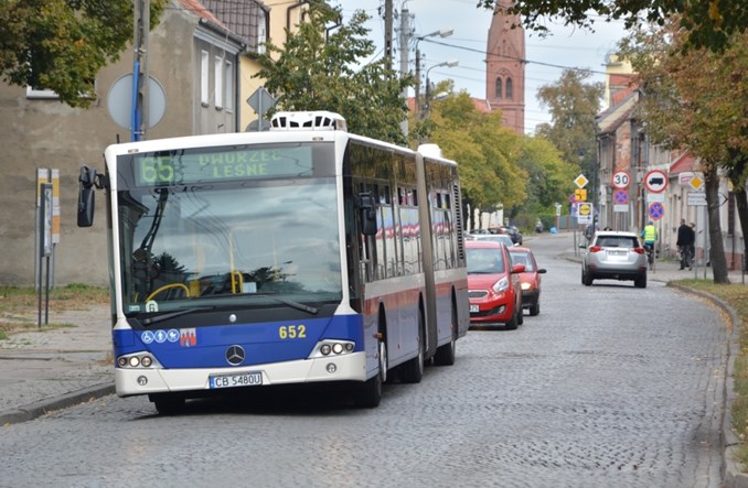 Bydgoszcz: Starcie Mercedesa i Solarisa o 10 przegubowców