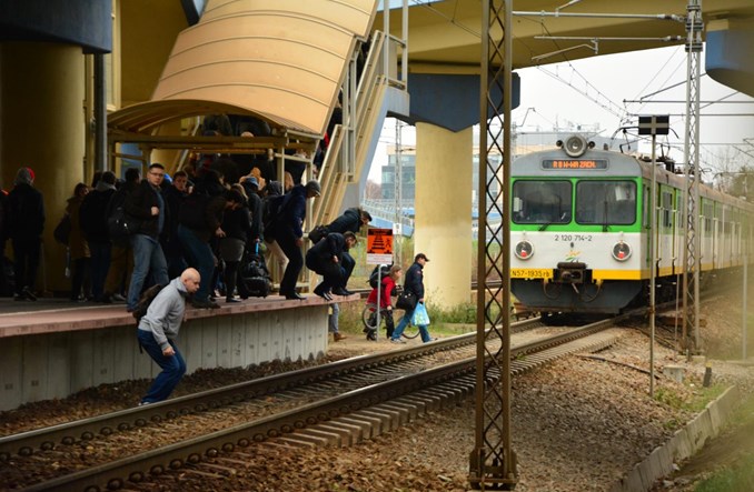 Płot na Służewcu? "To zrzucanie winy na pasażerów"