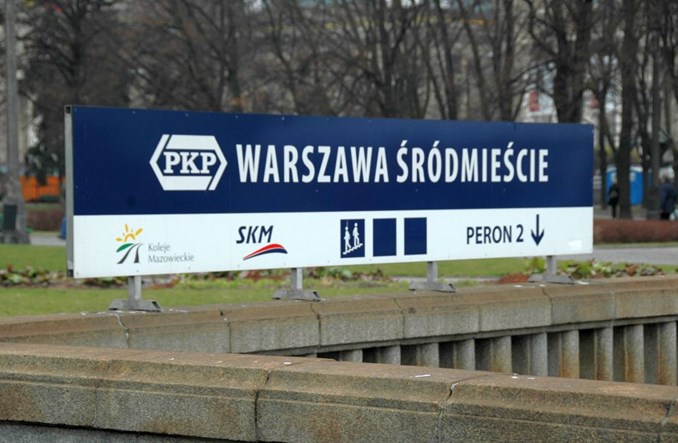 Cztery tory na Dworcu Śródmieście. Korytarz do metra tylko do „patelni"?