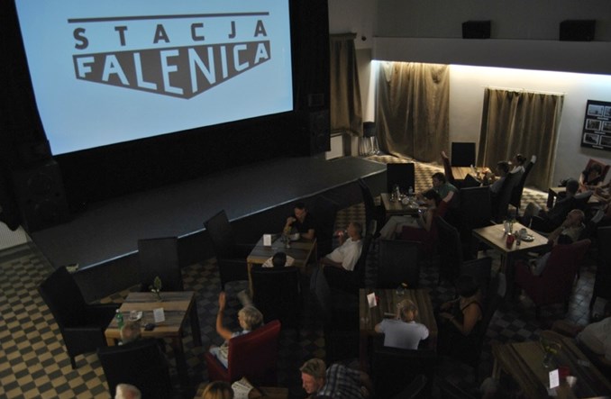 Jak wykorzystać byłe obiekty PKP? Dobrym przykładem Stacja Falenica