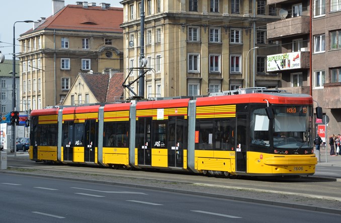 Warszawa: Dwukierunkowym tramwajem podczas remontu