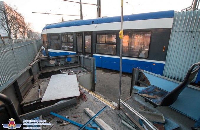 Tramwaje Pesy. Kraków czeka na ostatni, Łódź w tyle