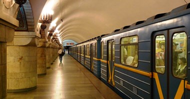 Ukraina zamyka metro i ogranicza transport naziemny
