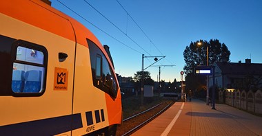 Sukces pociągów z Wieliczki na krakowskie lotnisko. „40% pasażerów to obcokrajowcy”