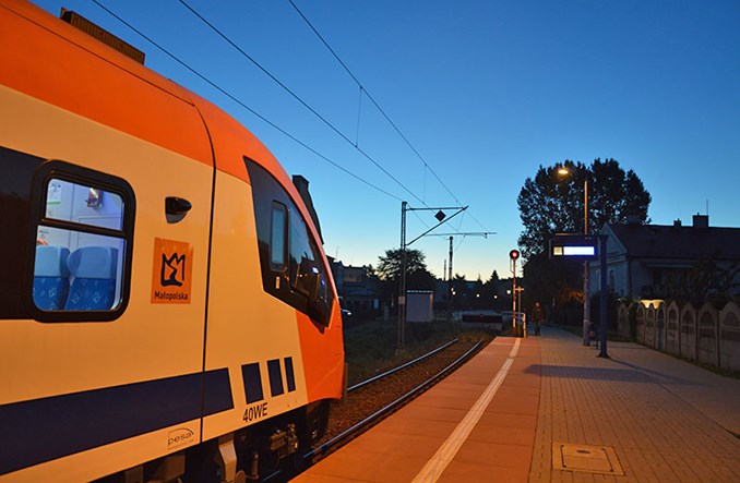 Sukces pociągów z Wieliczki na krakowskie lotnisko. „40% pasażerów to obcokrajowcy”