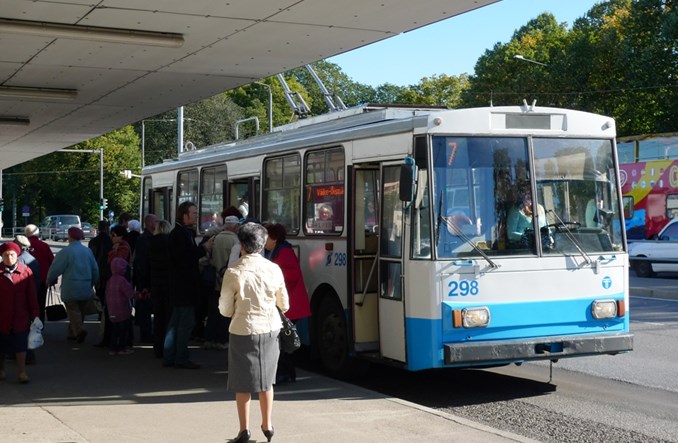 Tallińczycy przyzwyczajają się do darmowego transportu publicznego. Nie wszyscy zadowoleni?