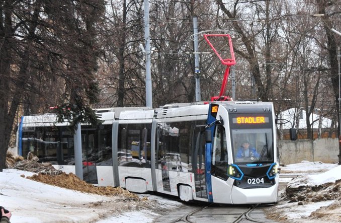 Szerokotorowy tramwaj Stadlera na testach w Moskwie