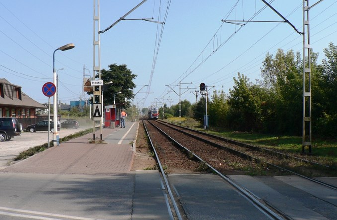 WKD: Żeby pociągi jechały szybciej, trzeba poprawić przejazdy