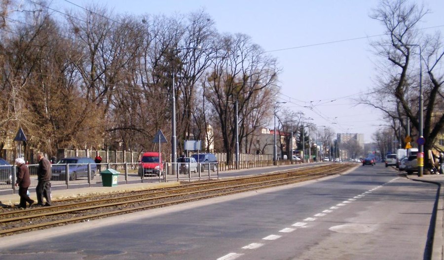 Warszawa: Wszyscy chcą węższej Obozowej oprócz radnych Warszawa: Wszyscy chcą węższej Obozowej oprócz radnych
