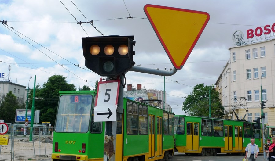 Podpisano umowę na realizację systemu ITS w Poznaniu Podpisano umowę na realizację systemu ITS w Poznaniu