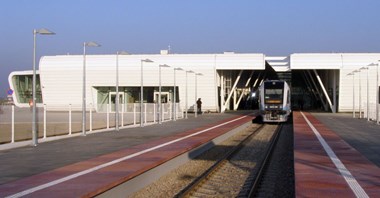 Szanse na sprawne funkcjonowanie połączeń kolejowych do lotnisk