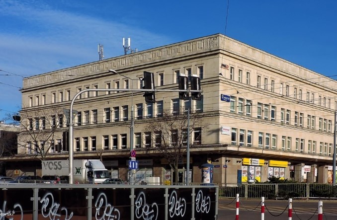 Warszawa: Piesi górą. ZDM chce zasypać przejście przy Pedecie na Woli