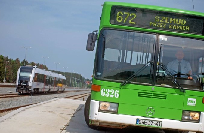Pomorska Komunikacja Samochodowa dowiezie do PKM. Na jednym bilecie