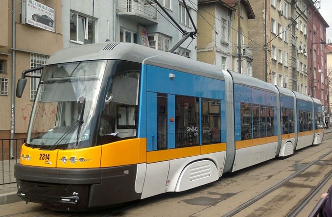 Pesa dostarczy więcej Swingów do Sofii