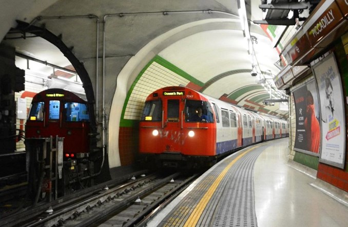 Londyńskie metro w obliczu wyzwań. Jak przewozić coraz więcej podróżnych