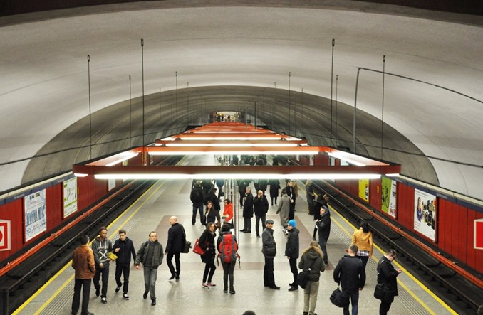 Metro maluje Pole Mokotowskie