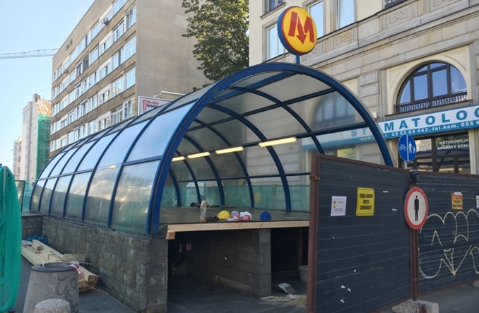 Metro: Wejście na Politechnikę zamknięte. Start prac przy remoncie wiaty