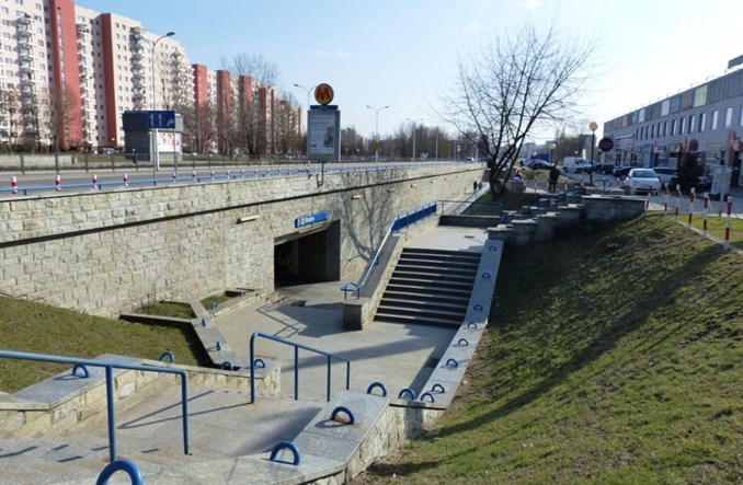 Wejścia na czterech stacjach metra do remontu