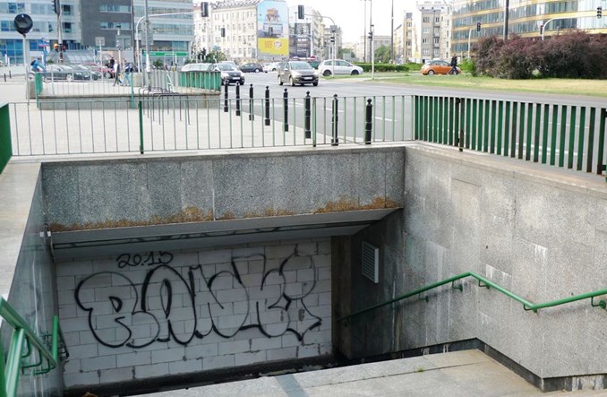 Warszawa: Niepotrzebne przejścia podziemne. Szkoda zasypywać, szkoda utrzymywać