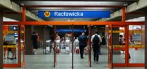 Metro: Wymiana wyeksploatowanych wind z opóźnieniem