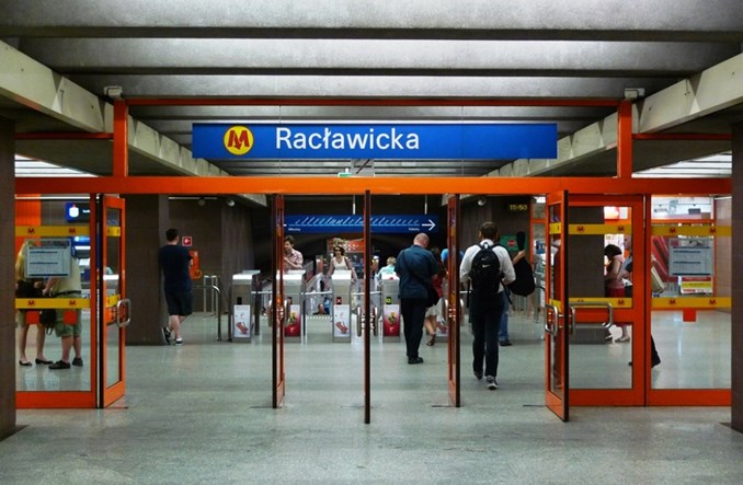 Metro: Wymiana wyeksploatowanych wind z opóźnieniem