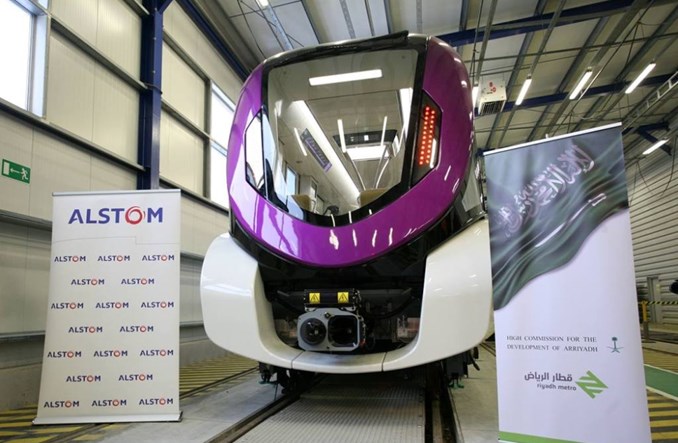 Pierwszy pociąg metra Alstomu z Chorzowa dostarczony do Rijadu