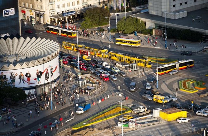 Warszawa: Pasy na rondzie Dmowskiego dopiero za kilka lat? Lepiej zaorać skrzyżowanie