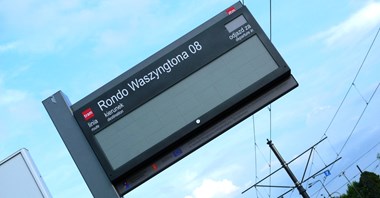 Warszawa: Kolejne przystanki z elektroniczną informacją