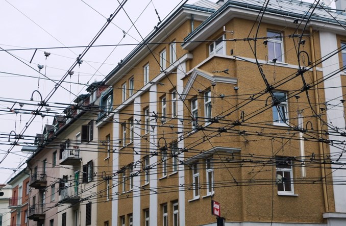 Warszawa: Kilkanaście linii pod prąd. Dlaczego nie trolejbusy?