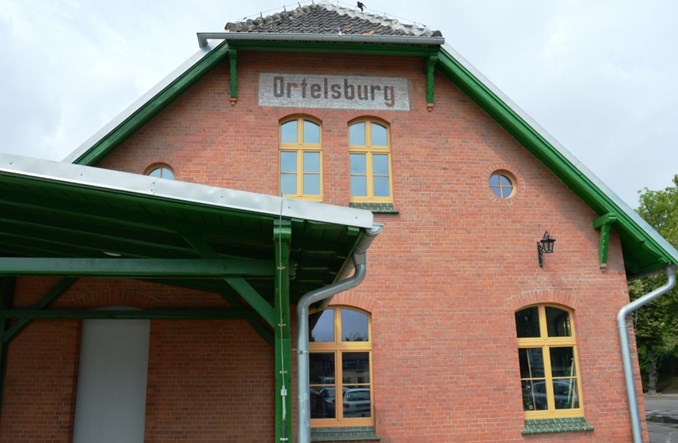 Dworzec w Szczytnie z projektantem