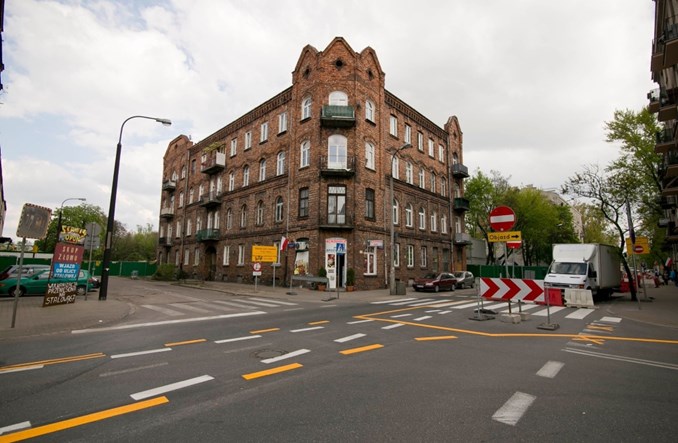 Metro: Wejścia na Szwedzkiej rozminą się z pasażerami?