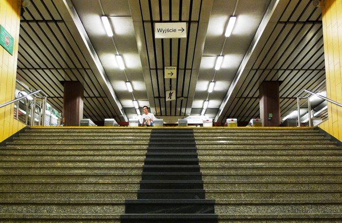 Metro dostosowuje się do potrzeb niepełnosprawnych. Będą szersze bramki