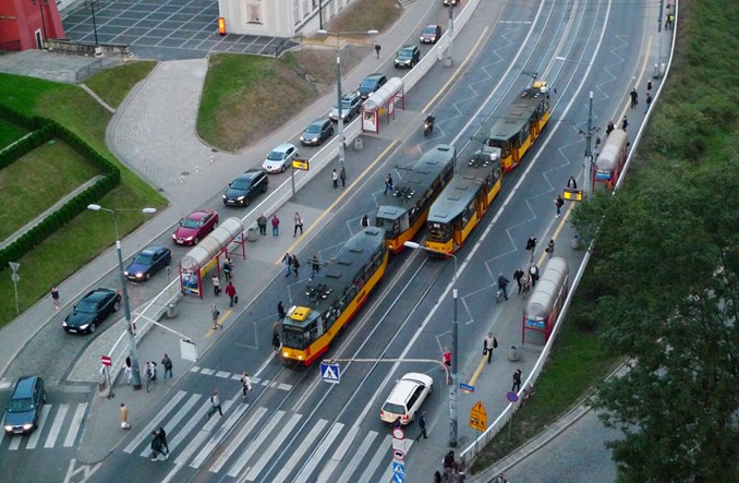 Odwracamy się od komunikacji miejskiej. Jak zmienić trend?