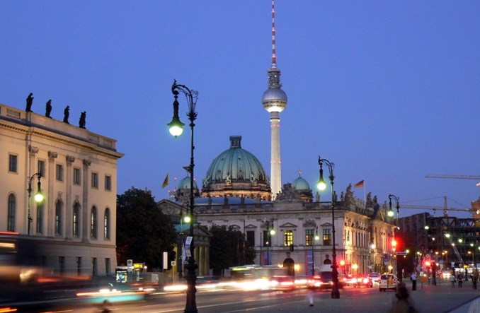 Berlińskie Unter den Linden bez aut. Wystarczy, by przyciągnąć berlińczyków?