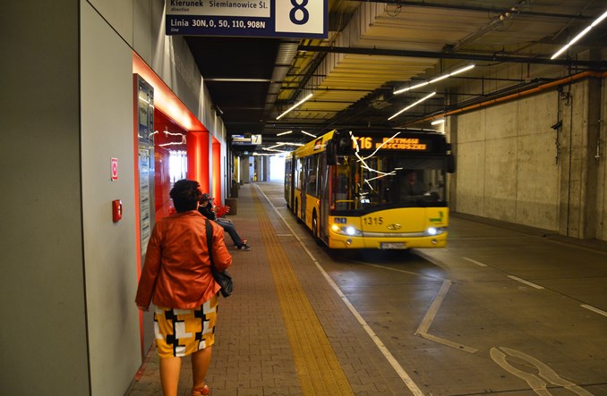 Dobry węzeł przesiadkowy? Zwarty, bez podnośników i schodów