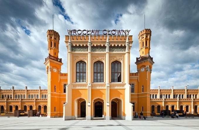 Dolnośląskie chce rozwijać kolej i promować modę na nią