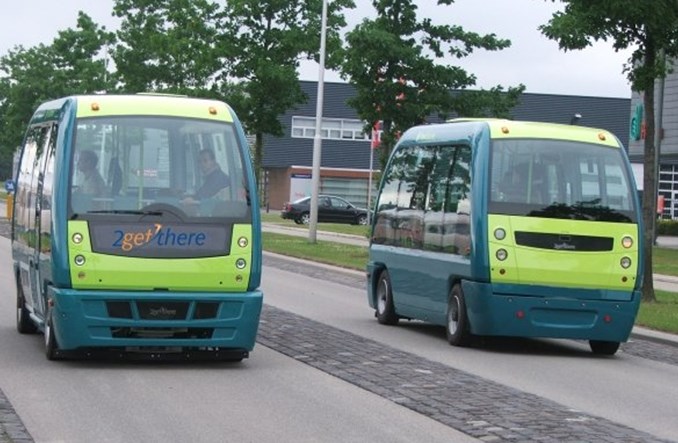 Autobus bez kierowcy wozi Włochów na plażę