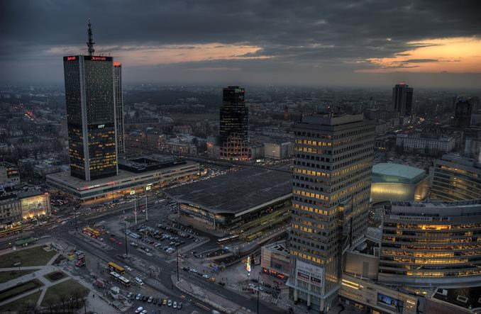 Władze Warszawy obiecują przejścia naziemne przy Centralnym