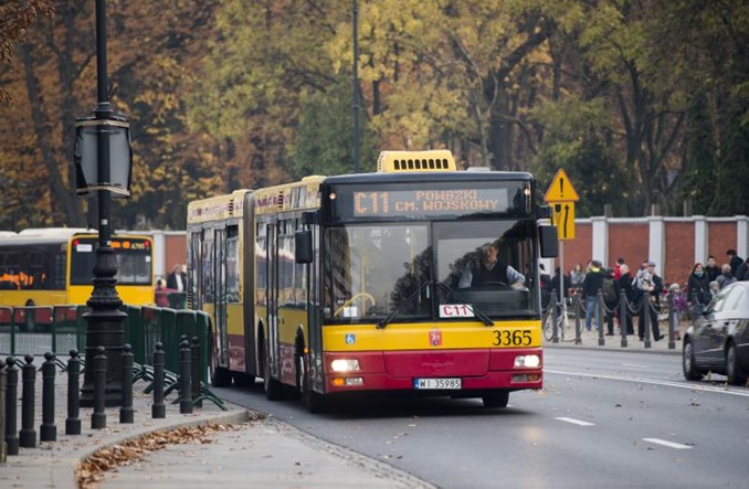 Warszawa: Komunikacja cmentarna na najwyższych obrotach – autobus co 45 sekund