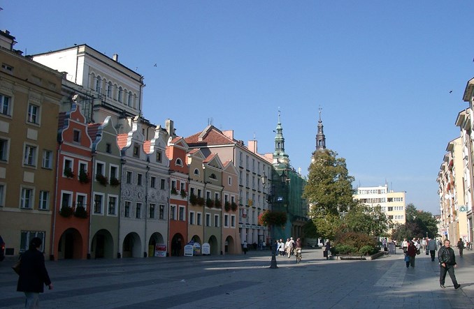 Legnica. Więcej samochodów, cierpi komunikacja miejska